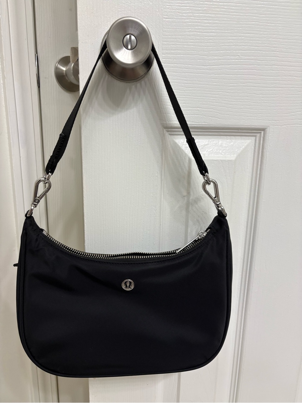 Lululemon city essentials 3L shoulder bag black/silver